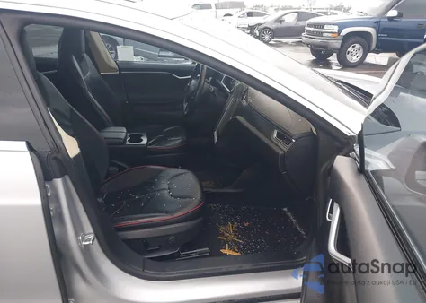 2013 Tesla Model S Performance z USA, uszkodzony, nr VIN 5YJSA1CP2DFP21125